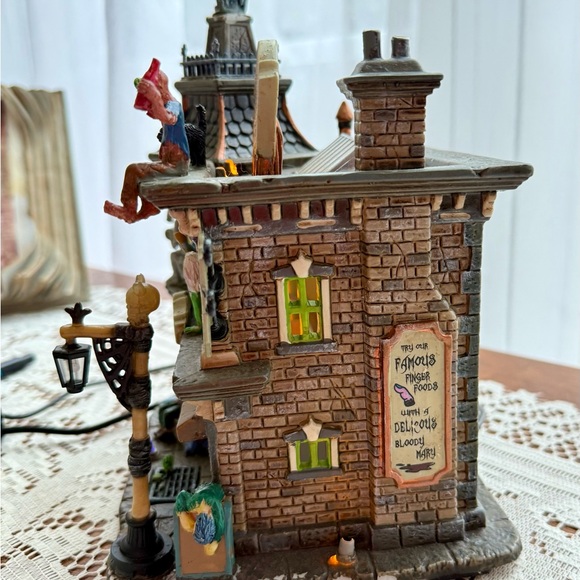 Lemax Retired Spooky Town Zombie's Cafe - 2006 Halloween Village   #65346 - Picture 3 of 10